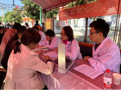 不忘初心使命,服务百姓健康——扶贫日主题宣传活动顺利举行